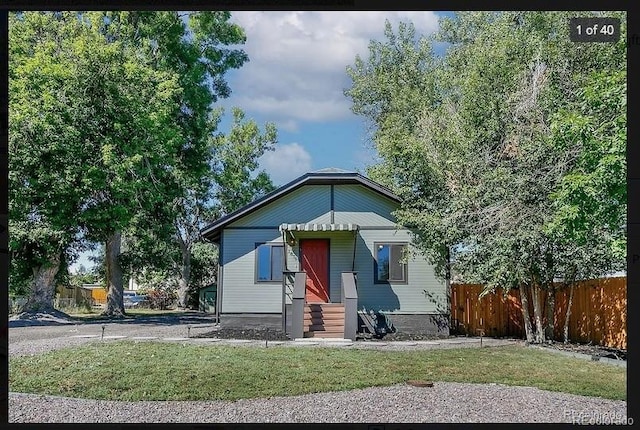 view of front of house with a front lawn