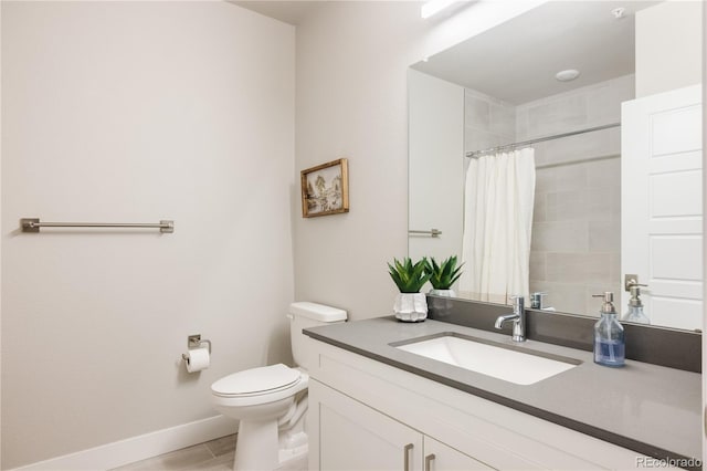 bathroom featuring a shower with curtain, vanity, and toilet