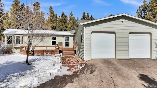 view of front of home featuring a garage and driveway