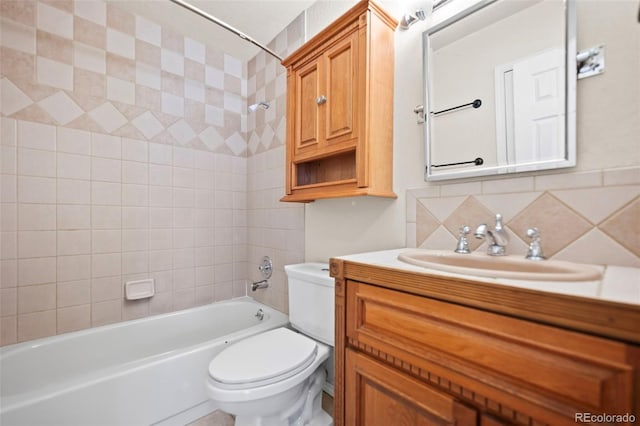 full bathroom with toilet, vanity, backsplash, and tiled shower / bath