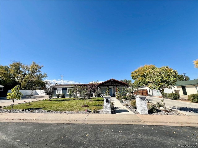 view of front of house with a front lawn