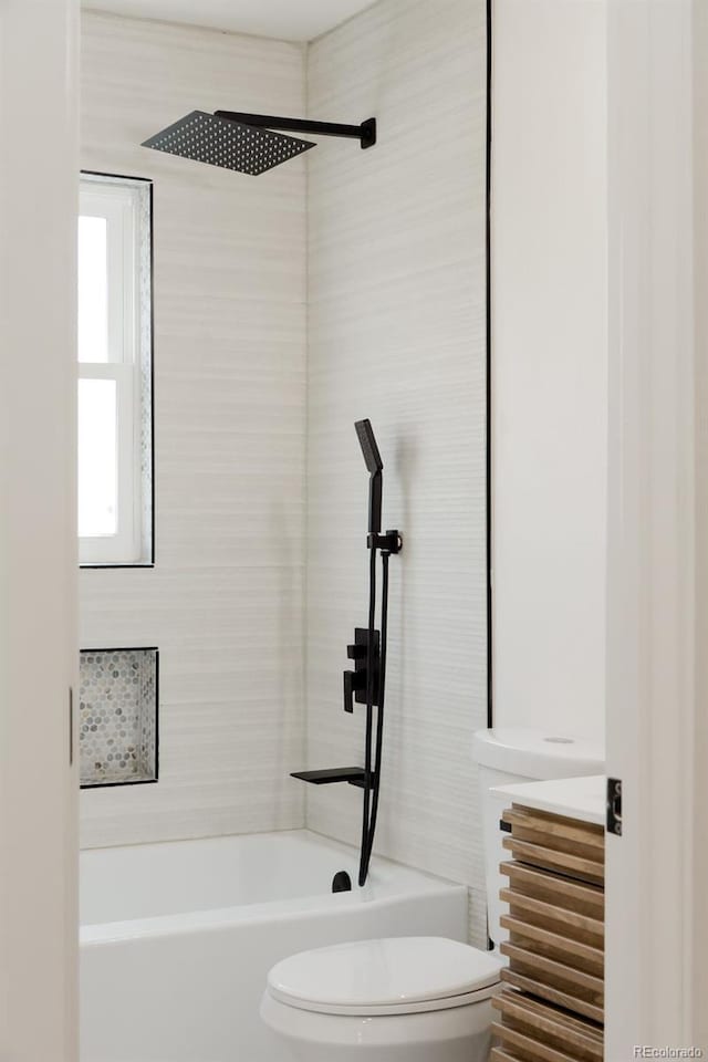 930 S Lowell Blvd, Denver, CO 80219 - full bath with toilet and shower / bath combination