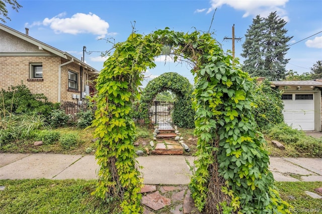 3242 Utica St, Denver, CO 80212 - view of yard featuring a gate