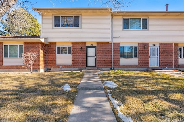 view of front of property featuring a front yard