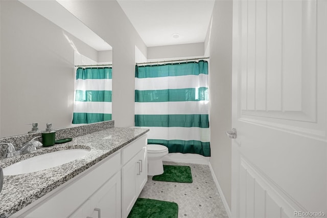 118 N Newcastle Way, Aurora, CO 80018 - bathroom featuring vanity, toilet, a shower with curtain, and baseboards