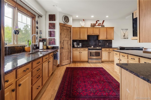 1654 Muirfield Ln, Evergreen, CO 80439 - kitchen with stainless steel appliances, a sink, light wood finished floors, decorative backsplash, and dark stone countertops