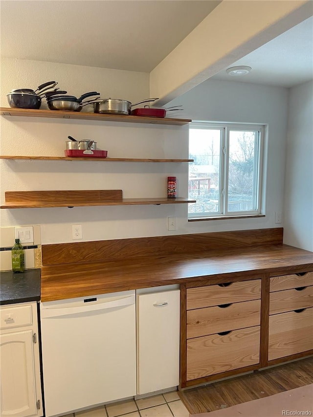 bar featuring dishwasher