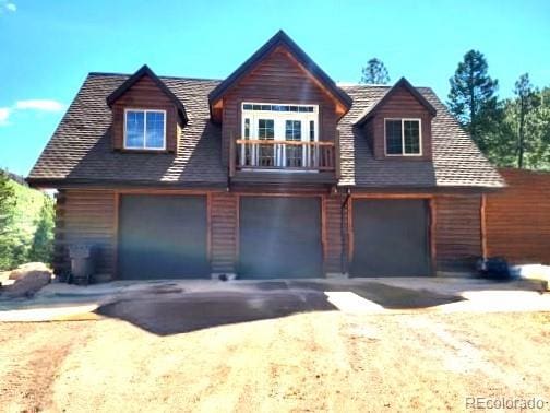 view of front of house featuring a garage