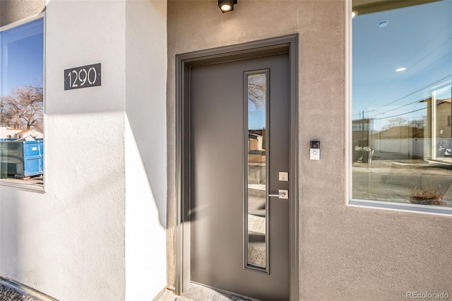 doorway to property with elevator