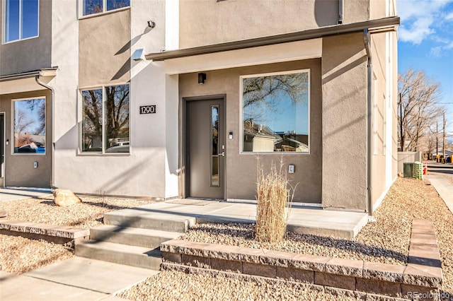 property entrance featuring elevator