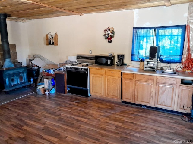 kitchen with sink, wood ceiling, gas range gas stove, dark hardwood / wood-style flooring, and a wood stove