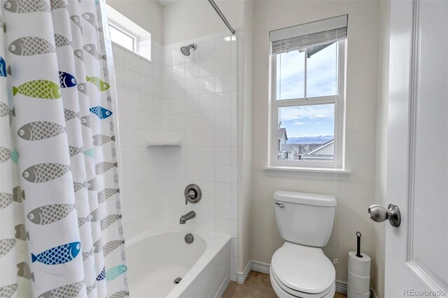 full bath with baseboards, shower / bathtub combination with curtain, tile patterned floors, and toilet