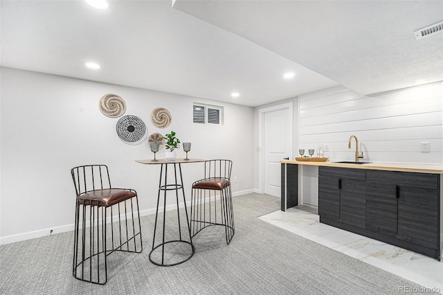 bar featuring wet bar, visible vents, a sink, and recessed lighting