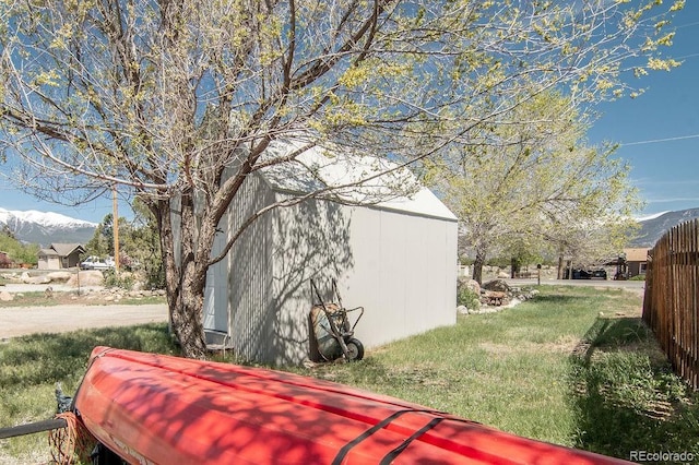view of yard with a mountain view