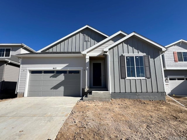 view of front of house featuring a garage