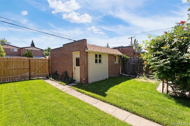 view of outdoor structure featuring a yard