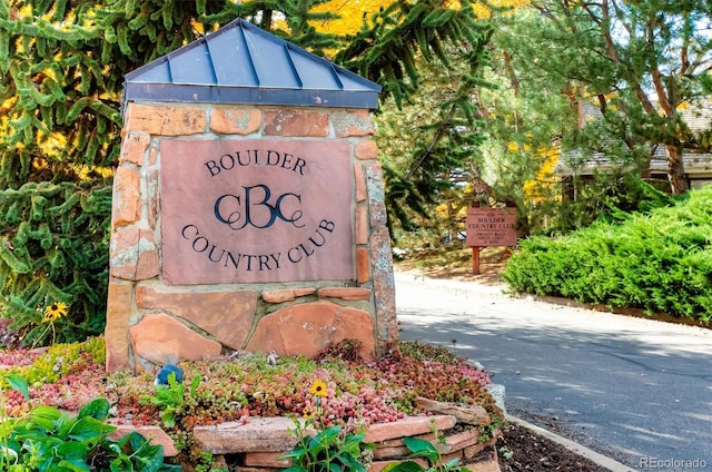 4936 Clubhouse Cir, Boulder, CO 80301 - view of community sign