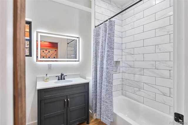 full bath with shower / bath combo and vanity