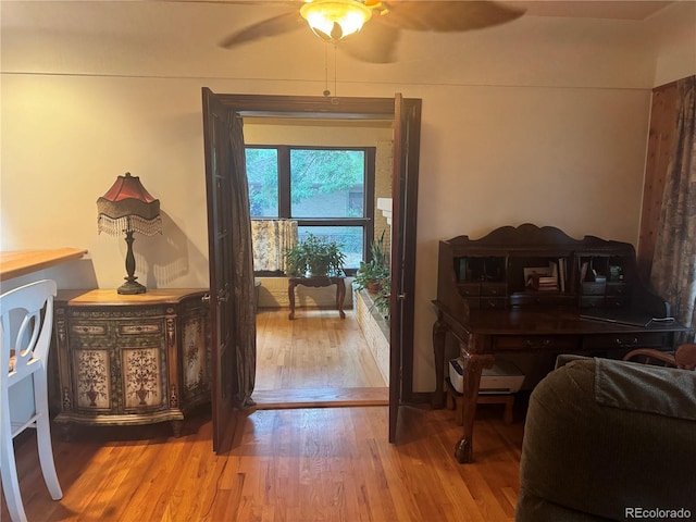 entryway with wood-type flooring and ceiling fan