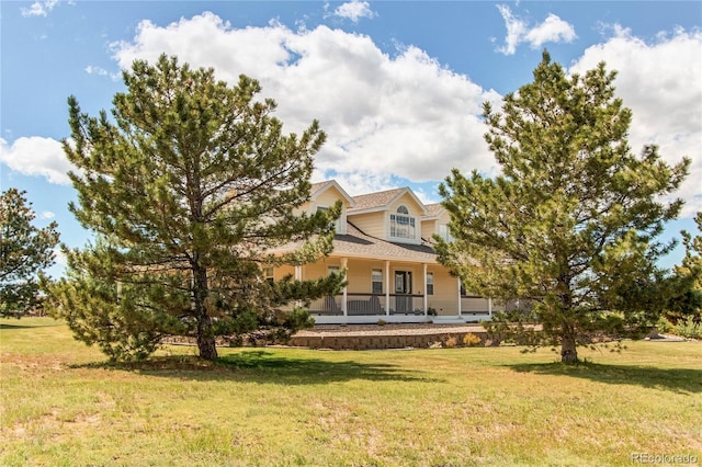 895 Antelope Dr W, Bennett, CO 80102 - back of property featuring a lawn and covered porch