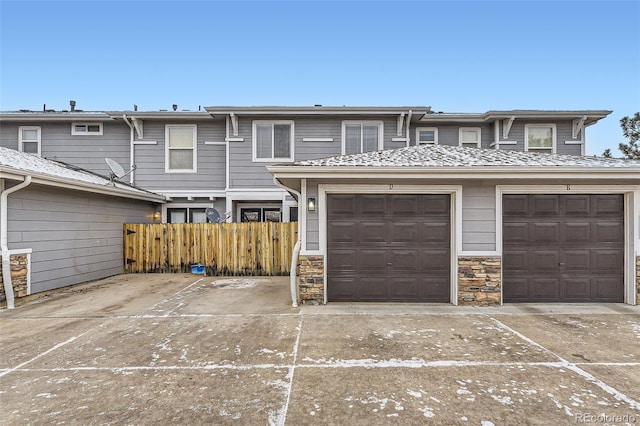 view of front facade featuring a garage