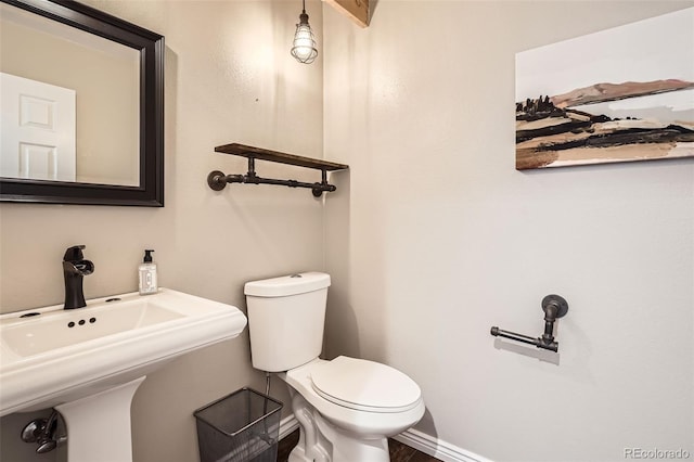 9385 Pepperwood Ln, Highlands Ranch, CO 80126 - bathroom featuring toilet and baseboards