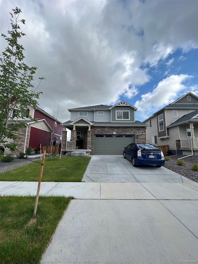 view of front of property featuring a front yard and a garage