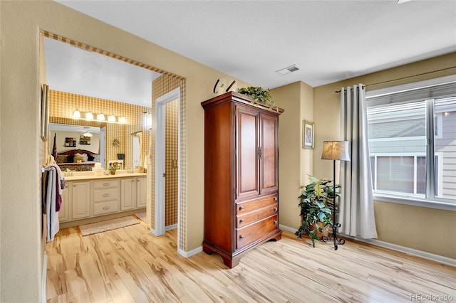19447 E Bellisario Creek Dr, Parker, CO 80134 - hall featuring light wood-style flooring and baseboards
