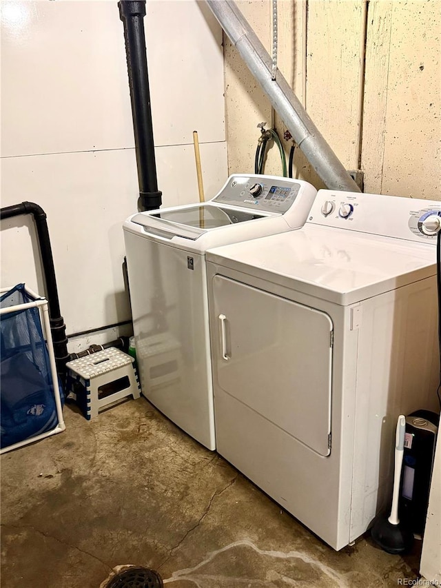 6616 S Lincoln St, Centennial, CO 80121 - washroom with washer and clothes dryer