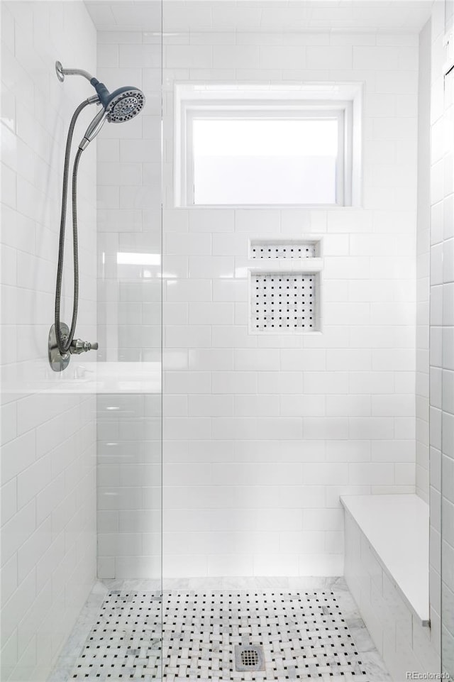 bathroom featuring a tile shower