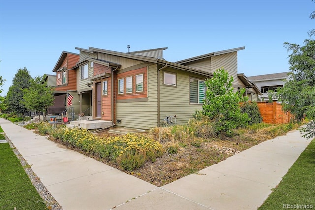 10095 E 59th Ave, Denver, CO 80238 - view of side of home