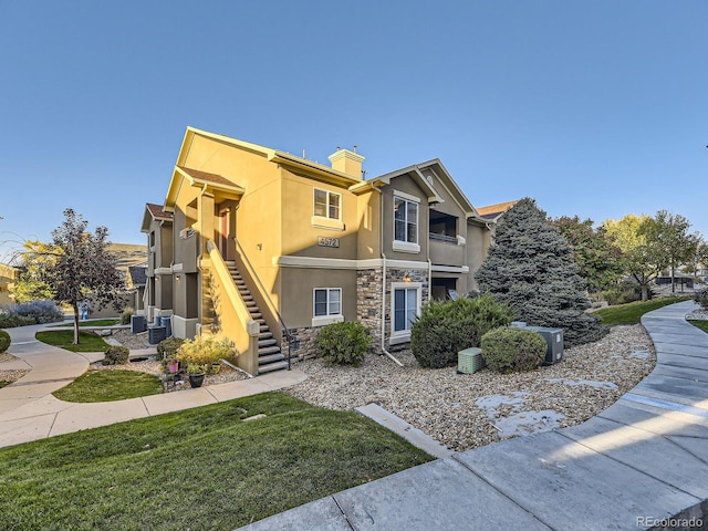 view of front of house with a front yard