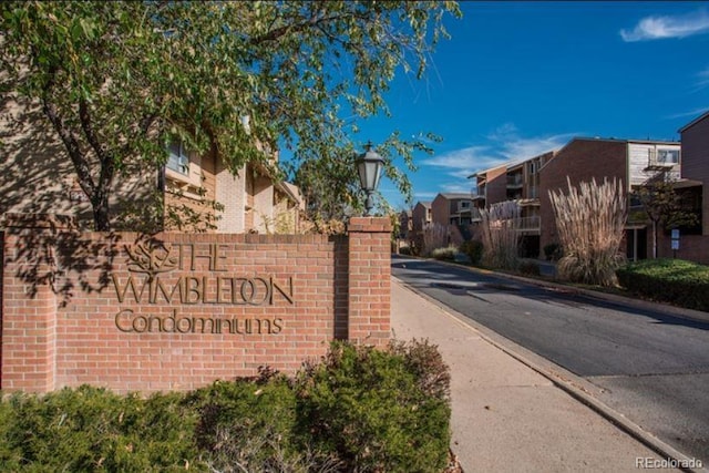 community sign with a residential view