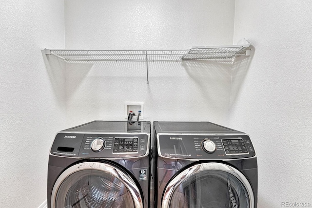 8943 Tappy Toorie Cir, Highlands Ranch, CO 80129 - laundry area with washing machine and clothes dryer and a textured wall