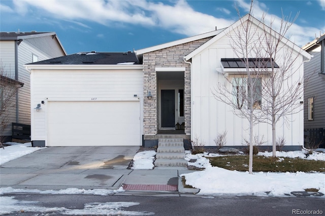 view of front facade with a garage