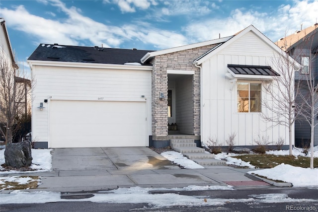 view of front facade featuring a garage