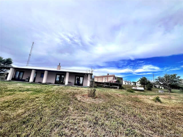 view of front of house featuring a front yard