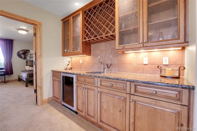 1007 Nob Hill Rd, Evergreen, CO 80439 - indoor wet bar featuring beverage cooler, light carpet, tasteful backsplash, and baseboards