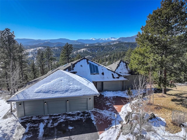 snowy aerial view featuring a mountain view