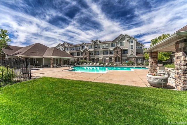 12711 Colorado Blvd Unit 714G, Thornton, CO 80241 - community pool with a patio area