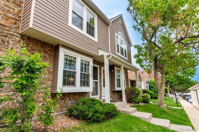 4636 S Dillon Ct Unit B, Aurora, CO 80015 - view of front of house featuring stone siding and a front yard