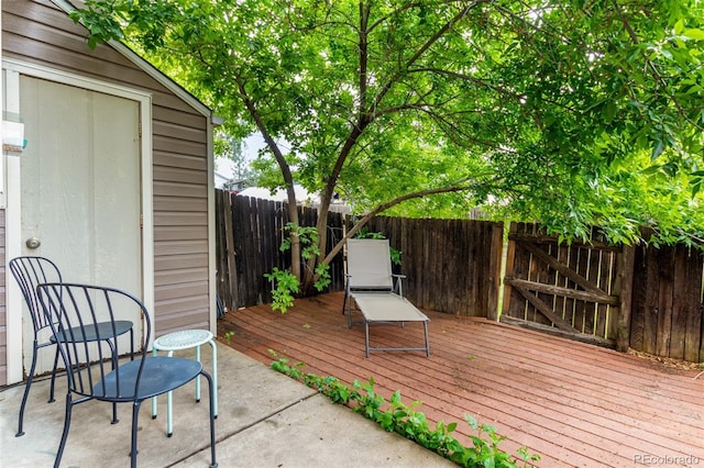4636 S Dillon Ct Unit B, Aurora, CO 80015 - deck with a fenced backyard