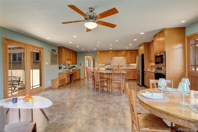 dining space with ceiling fan