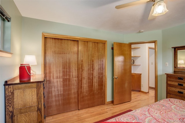 bedroom with light hardwood / wood-style flooring, a closet, and ceiling fan