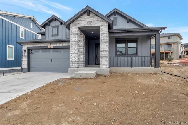 view of front facade with a garage