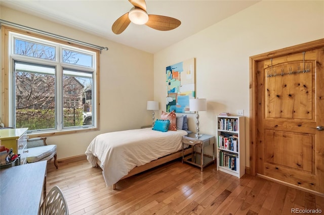 bedroom featuring light wood-style floors, baseboards, and ceiling fan
