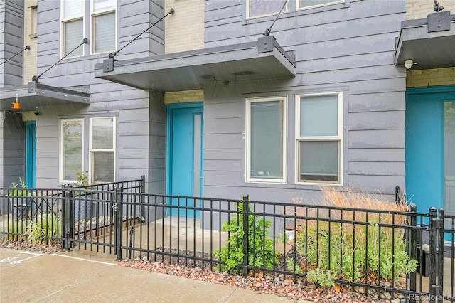 1285 W 9th Ave, Denver, CO 80204 - doorway to property featuring fence