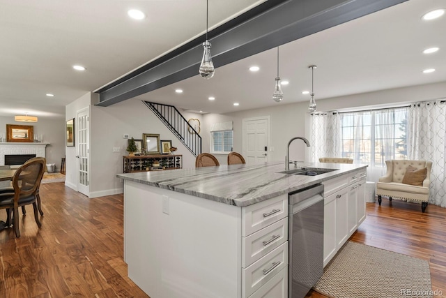 7404 La Quinta Ln, Lone Tree, CO 80124 - kitchen with dishwasher, a sink, open floor plan, recessed lighting, and a kitchen island with sink