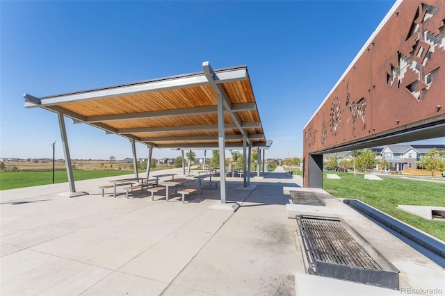 21574 E 59th Dr, Aurora, CO 80019 - surrounding community with a gazebo and a lawn