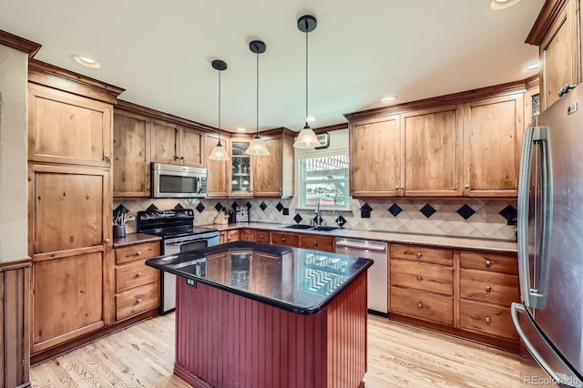 6646 S Fundy Ct, Centennial, CO 80016 - kitchen featuring appliances with stainless steel finishes, a sink, light wood-style flooring, tasteful backsplash, and recessed lighting